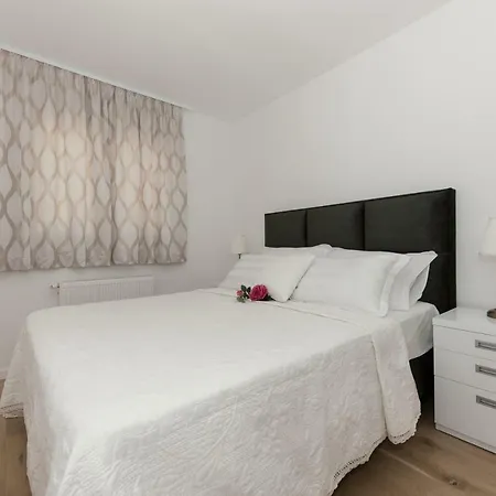 Penthouse Nikola Appartement *