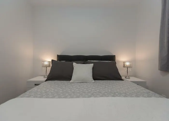 Penthouse Nikola Apartman *